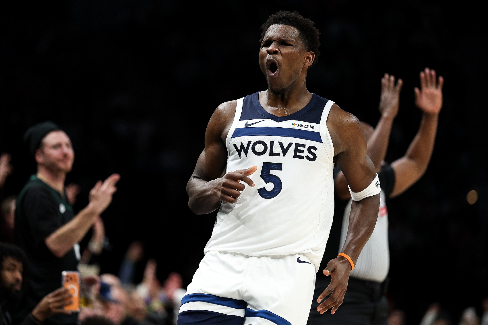 开云平台-19分逆转取胜！华子：只要比分进入可控范围 我就能终结比赛！