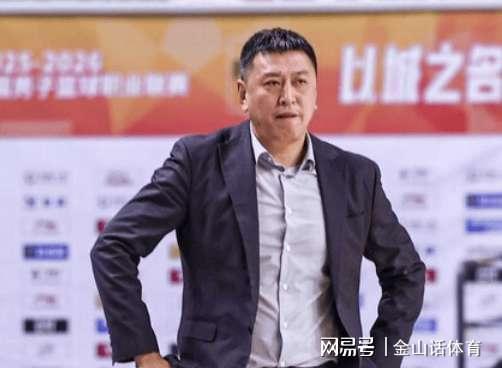 kaiyun sports-又输了!45岁少帅,上任后5胜12负,将季后赛球队,带到了倒数第3
