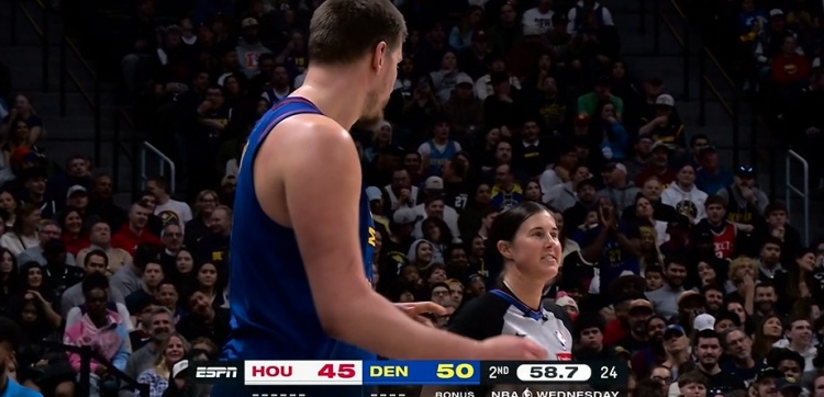 kaiyun sports-多少有点离谱！约基奇后场大回环要造投篮犯规 裁判只给普通犯规